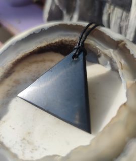 COLGANTE TRIANGULO SHUNGIT